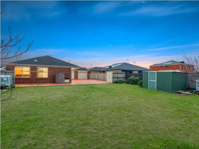 160 Rosebank Drive, Cranbourne North VIC 3977