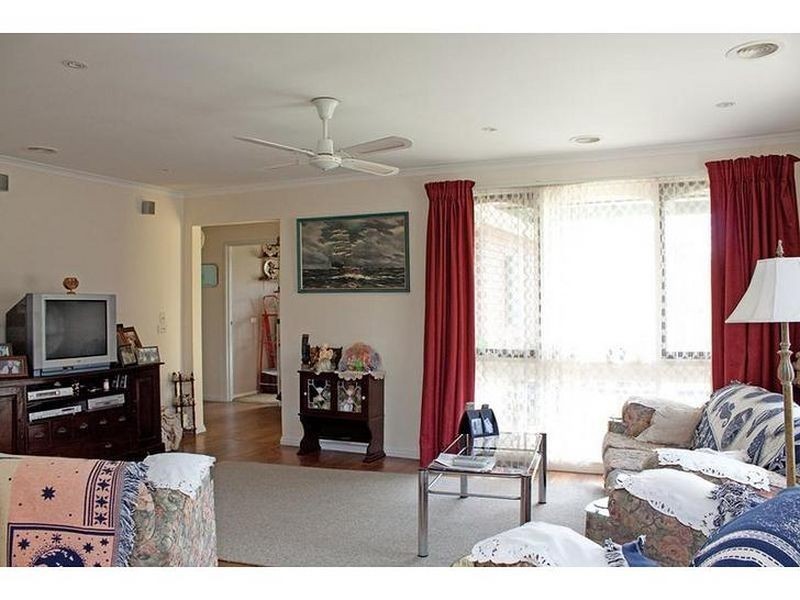 4 Garnet Court, Hampton Park VIC 3976