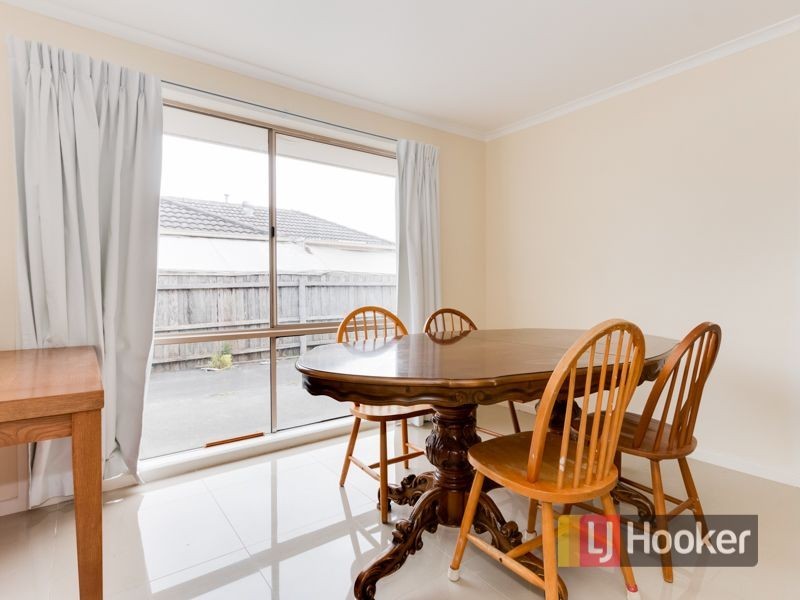 10 Chester Drive, Hampton Park VIC 3976