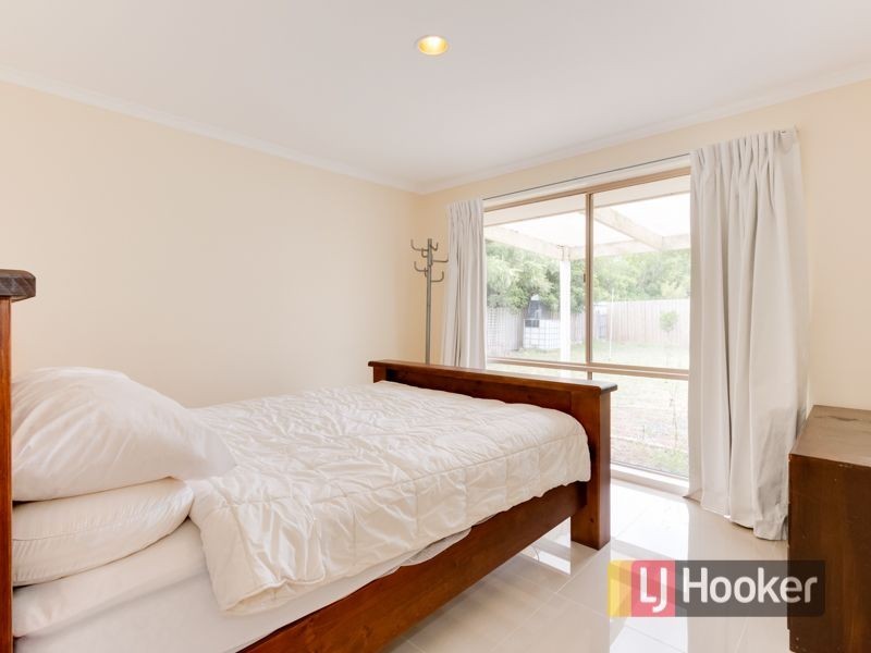 10 Chester Drive, Hampton Park VIC 3976