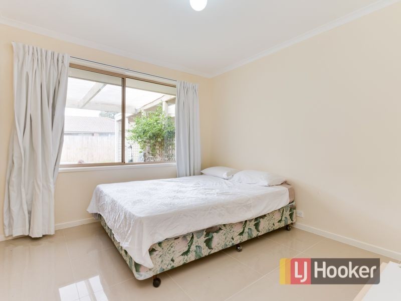 10 Chester Drive, Hampton Park VIC 3976
