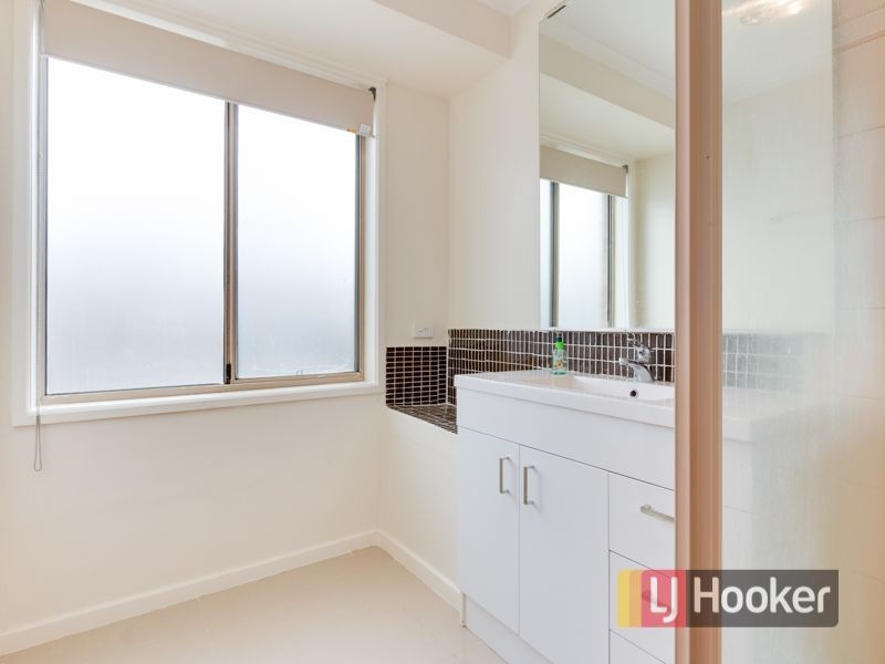 10 Chester Drive, Hampton Park VIC 3976