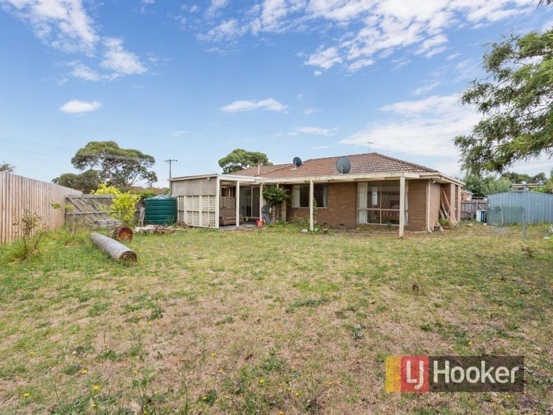 10 Chester Drive, Hampton Park VIC 3976