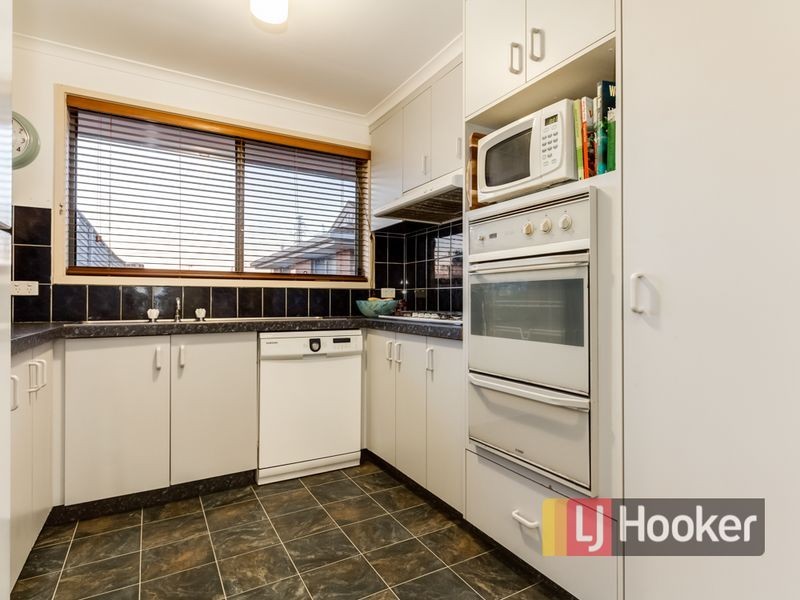 8 Karen Close, Narre Warren South VIC 3805