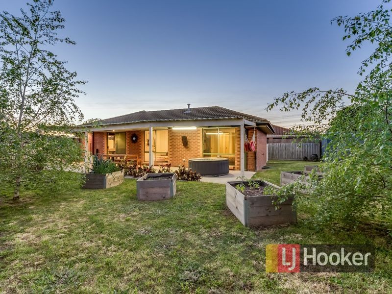 8 Karen Close, Narre Warren South VIC 3805