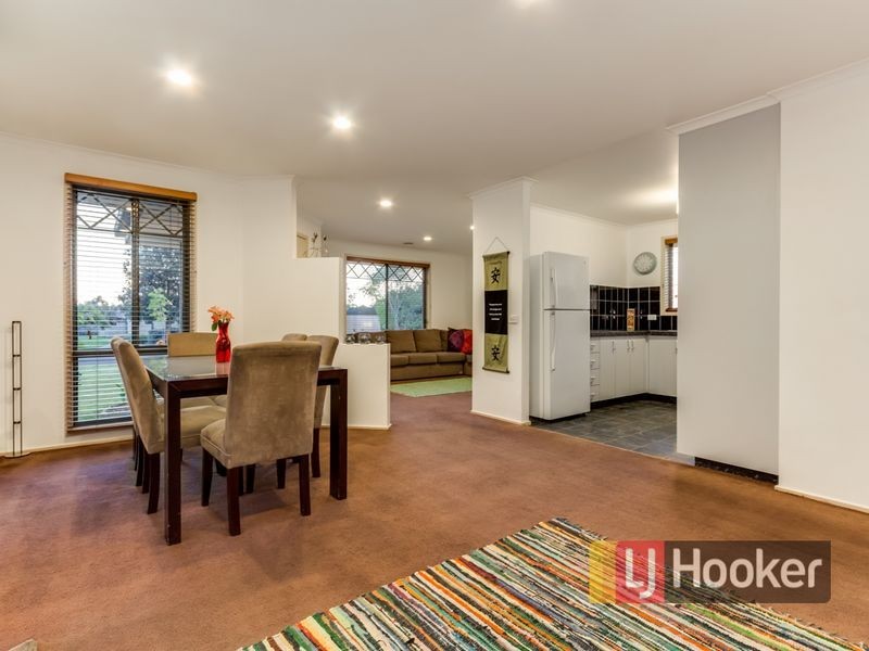 8 Karen Close, Narre Warren South VIC 3805