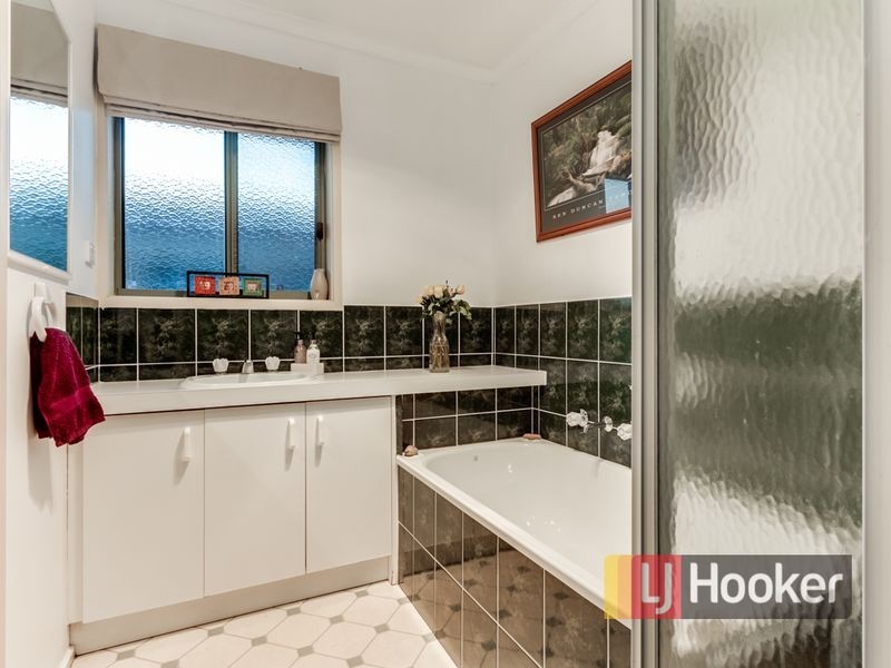 8 Karen Close, Narre Warren South VIC 3805