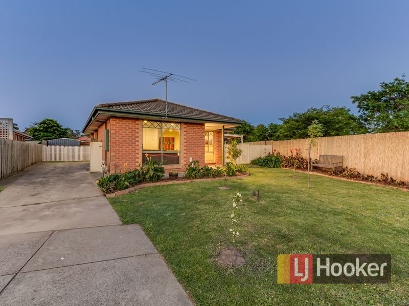 8 Karen Close, Narre Warren South VIC 3805