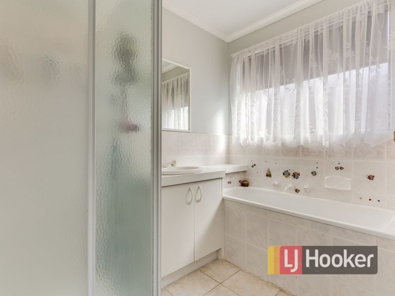 29 Staunton Walk, Cranbourne East VIC 3977