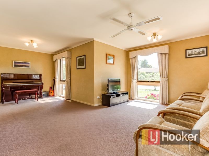 14 Hollydale Close, Berwick VIC 3806