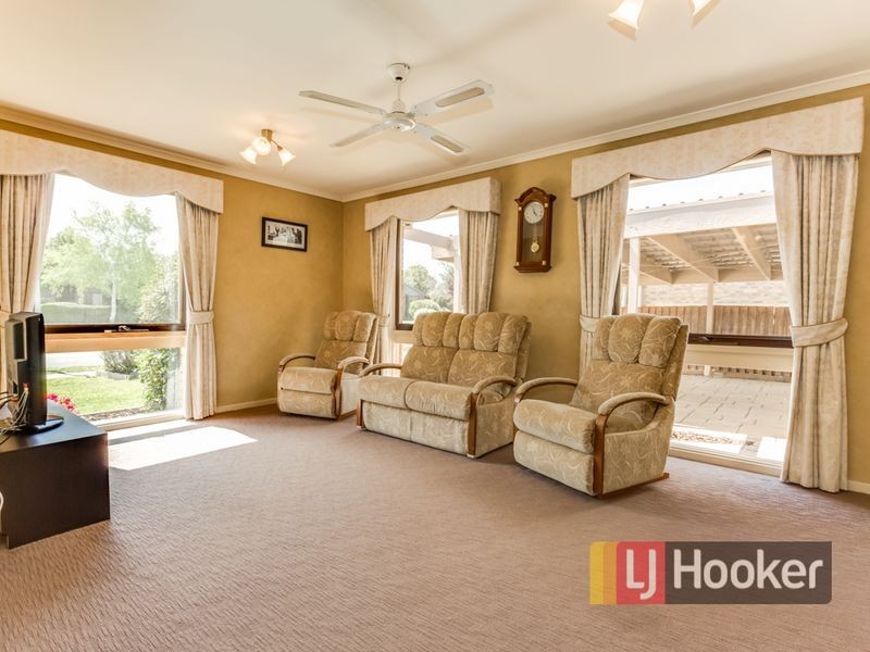 14 Hollydale Close, Berwick VIC 3806