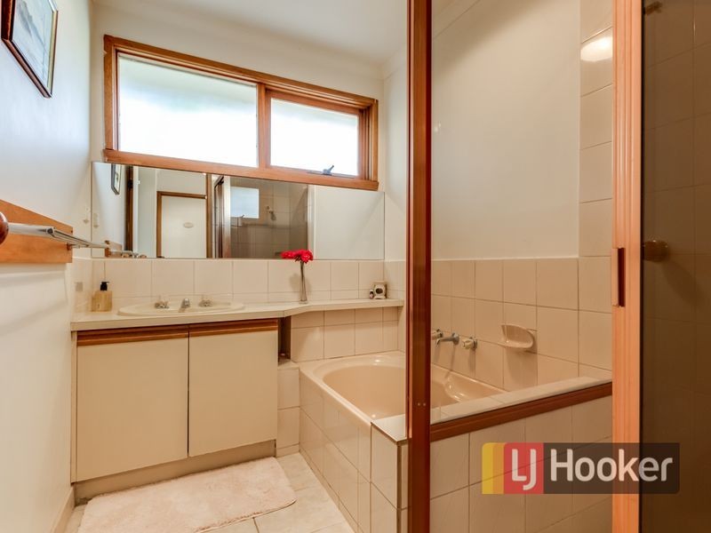 14 Hollydale Close, Berwick VIC 3806