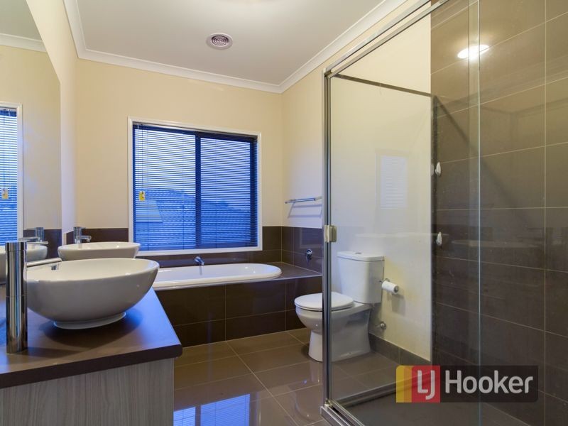 25 Nobel Drive, Cranbourne West VIC 3977