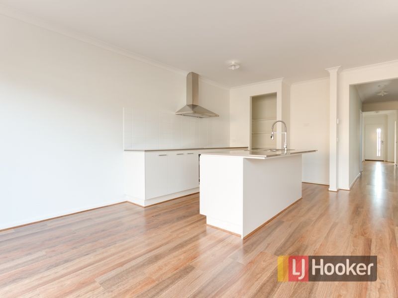 16 Kosciuszko Circuit, Clyde North VIC 3978