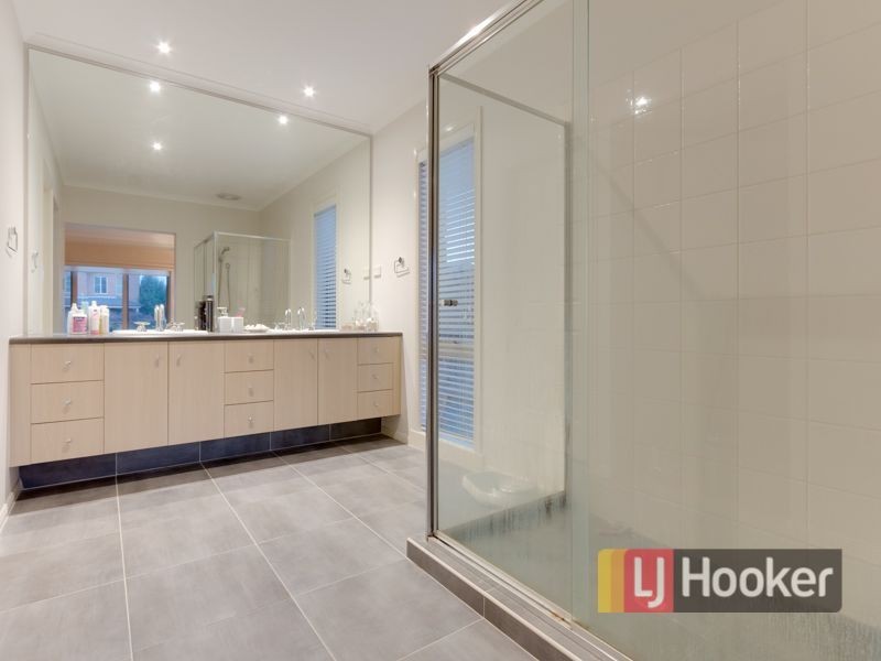 6 Napier Way, Narre Warren South VIC 3805