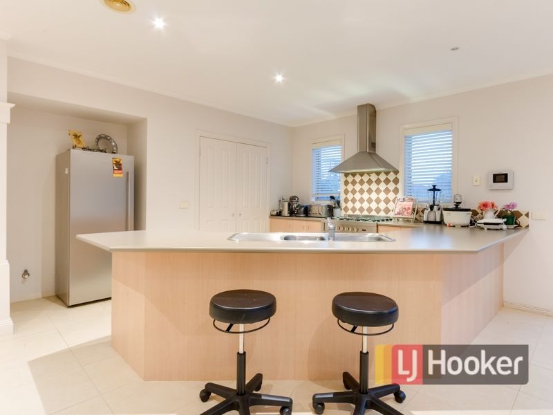 6 Napier Way, Narre Warren South VIC 3805