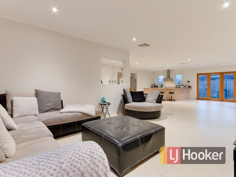 6 Napier Way, Narre Warren South VIC 3805