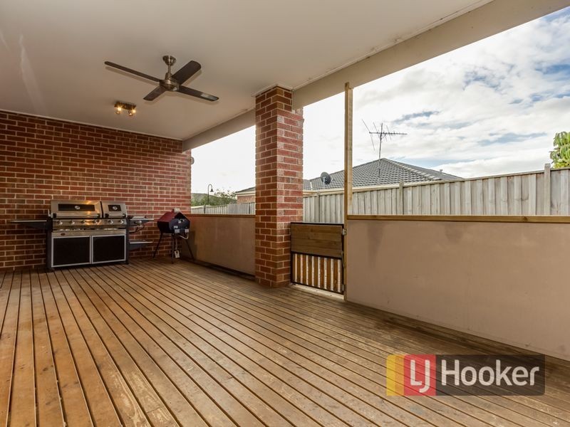 4 Lancashire Drive, Cranbourne North VIC 3977