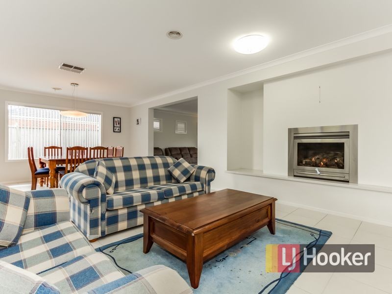 4 Lancashire Drive, Cranbourne North VIC 3977