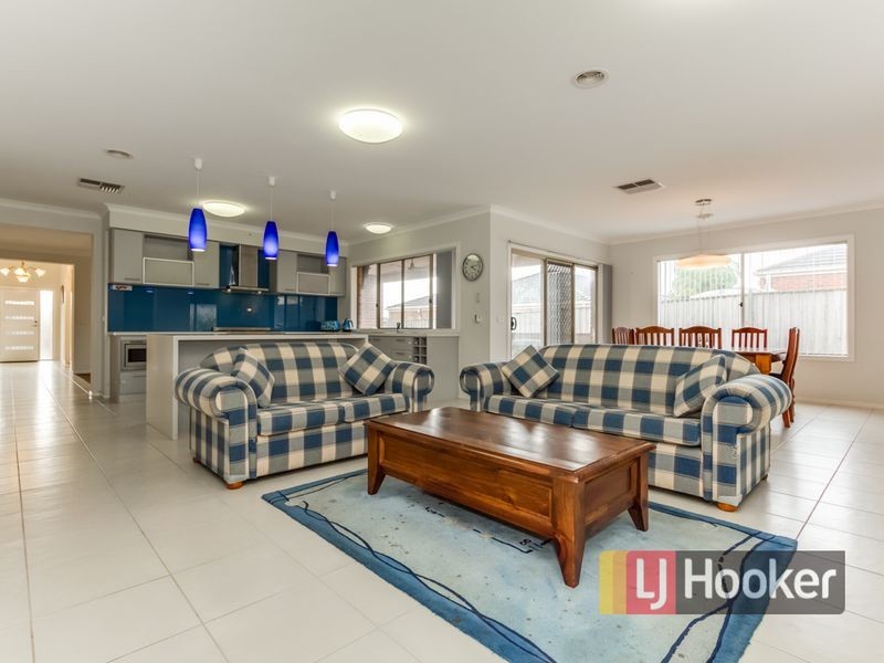 4 Lancashire Drive, Cranbourne North VIC 3977