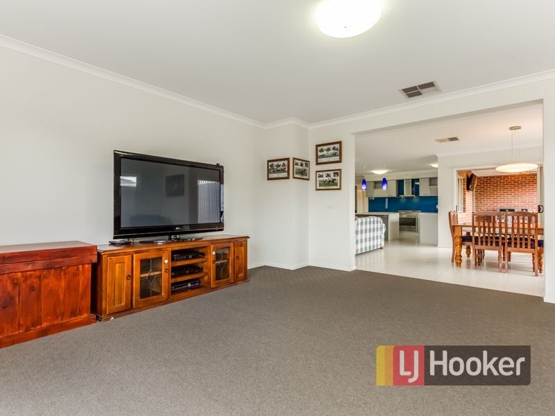 4 Lancashire Drive, Cranbourne North VIC 3977