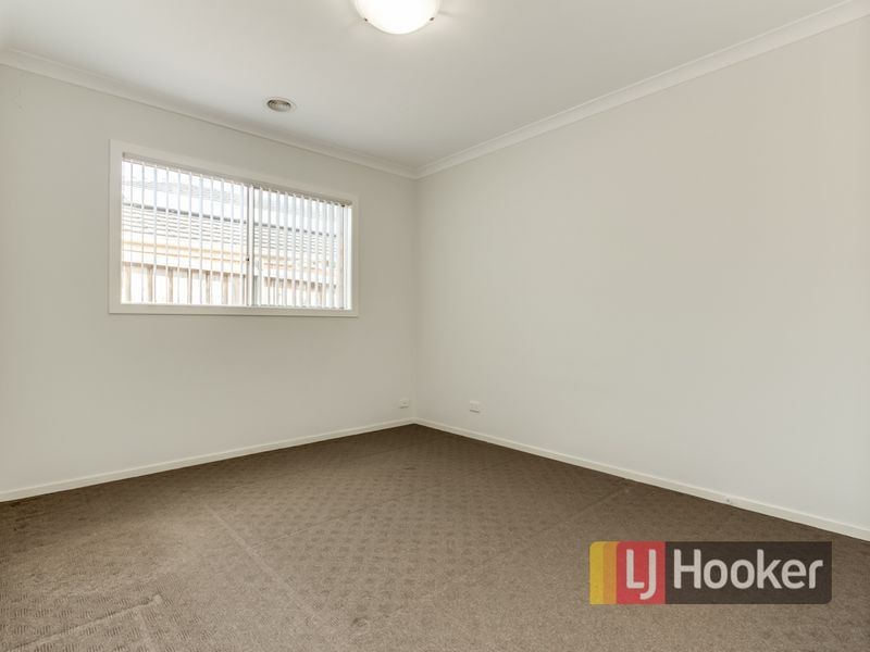 4 Lancashire Drive, Cranbourne North VIC 3977