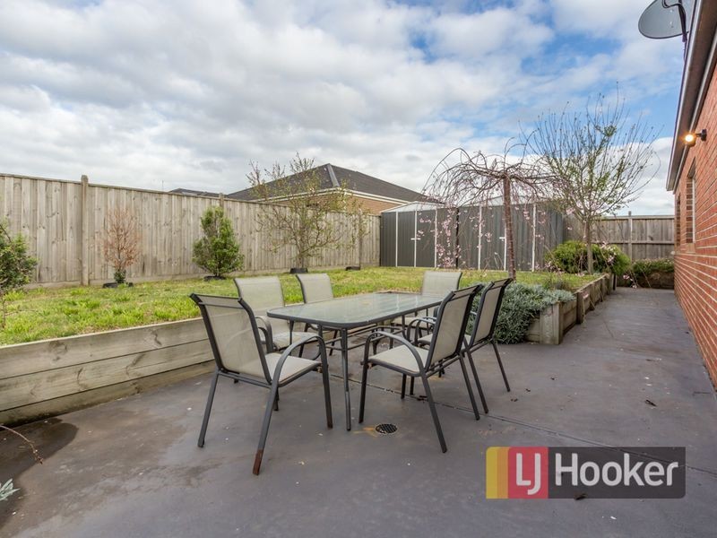 4 Lancashire Drive, Cranbourne North VIC 3977