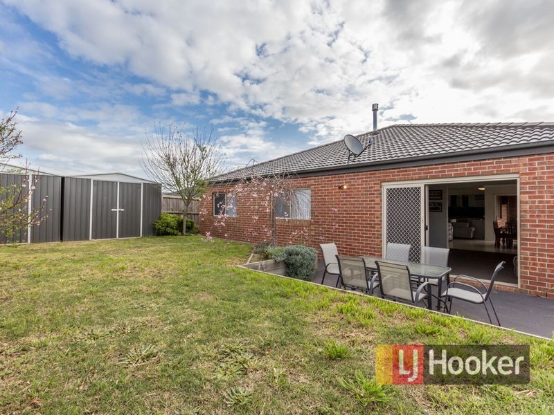 4 Lancashire Drive, Cranbourne North VIC 3977