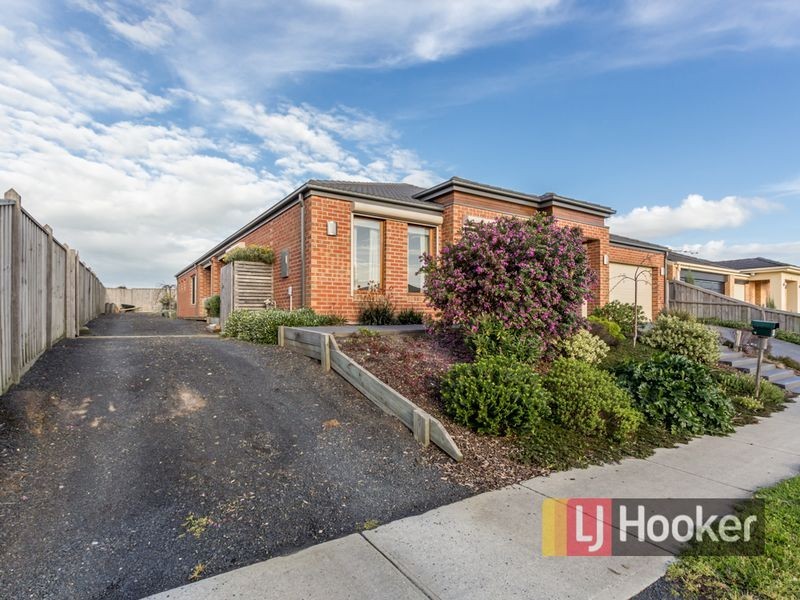 4 Lancashire Drive, Cranbourne North VIC 3977