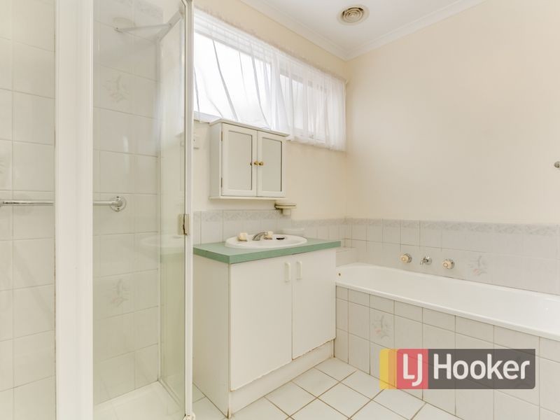 1 Bates Street, Cranbourne West VIC 3977