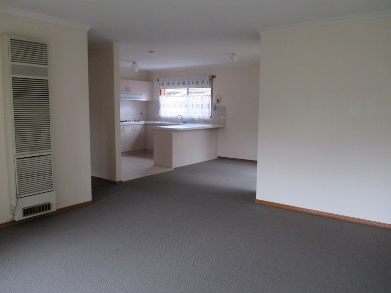 1B Rachel Drive, Cranbourne North VIC 3977
