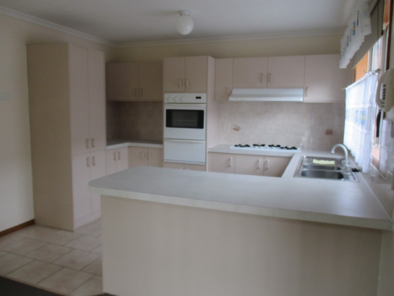 1B Rachel Drive, Cranbourne North VIC 3977