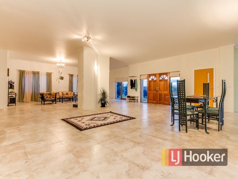 41 Montbrae Circuit, Narre Warren North VIC 3804