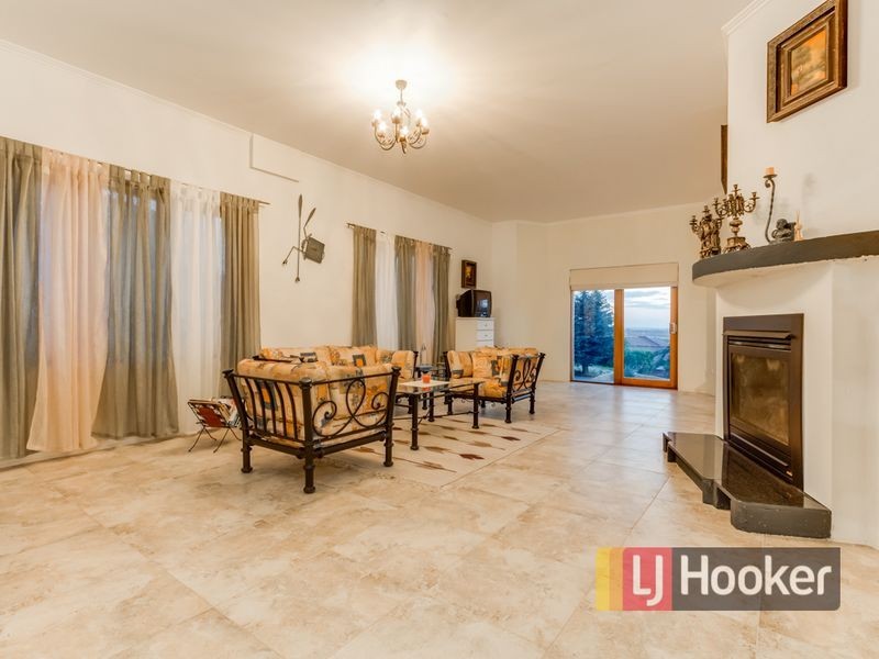 41 Montbrae Circuit, Narre Warren North VIC 3804