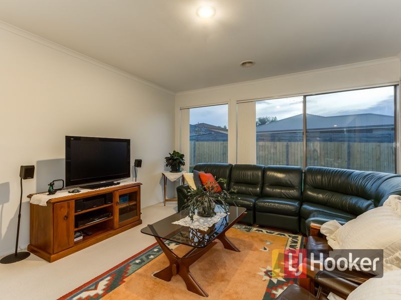 8 Arlington Place, Narre Warren South VIC 3805