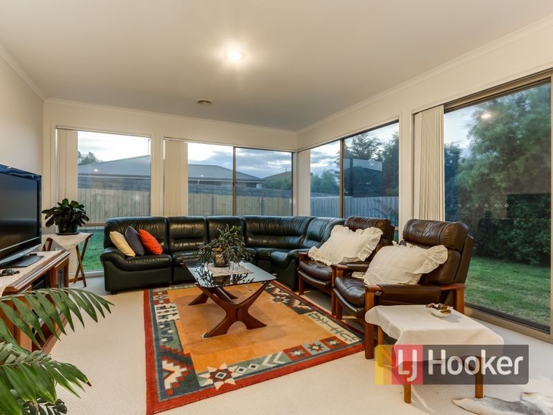 8 Arlington Place, Narre Warren South VIC 3805