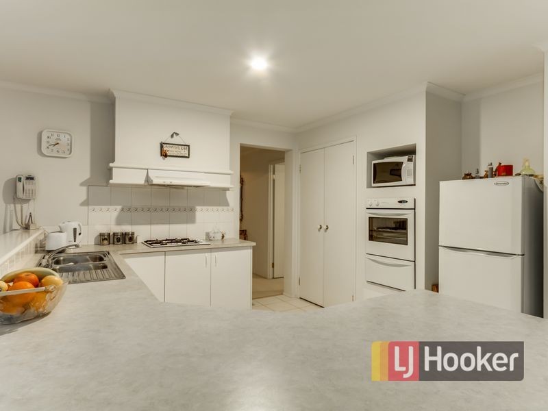 8 Arlington Place, Narre Warren South VIC 3805