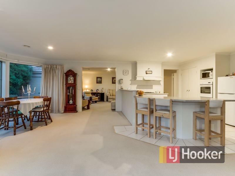 8 Arlington Place, Narre Warren South VIC 3805