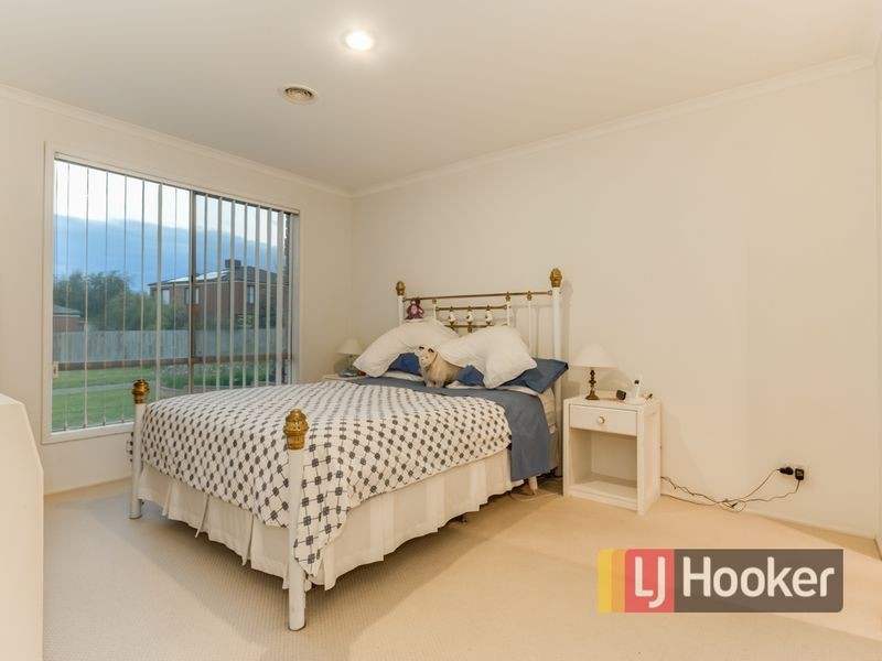 8 Arlington Place, Narre Warren South VIC 3805