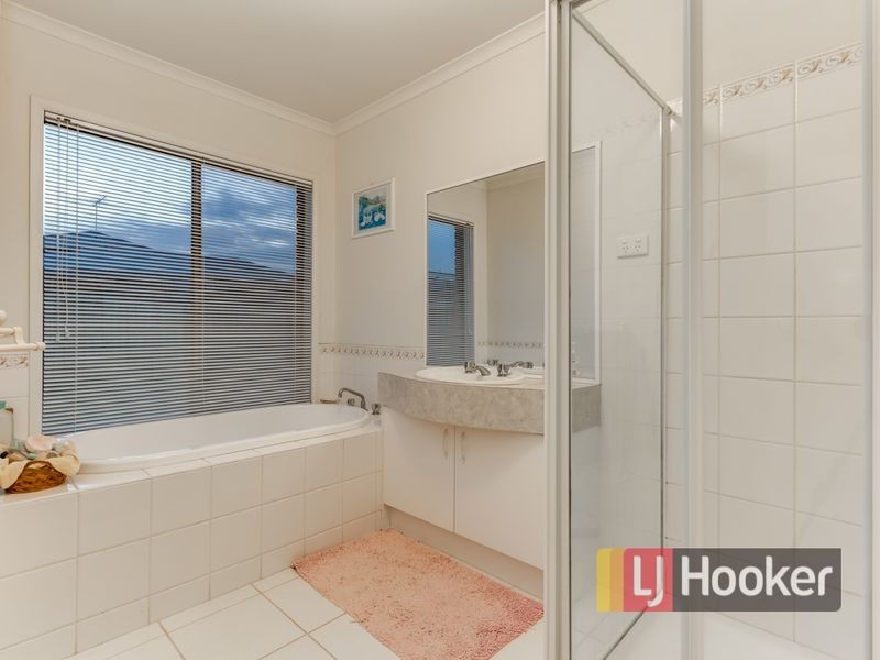 8 Arlington Place, Narre Warren South VIC 3805