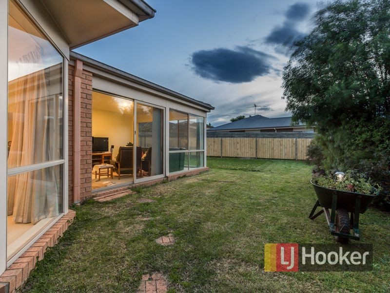 8 Arlington Place, Narre Warren South VIC 3805