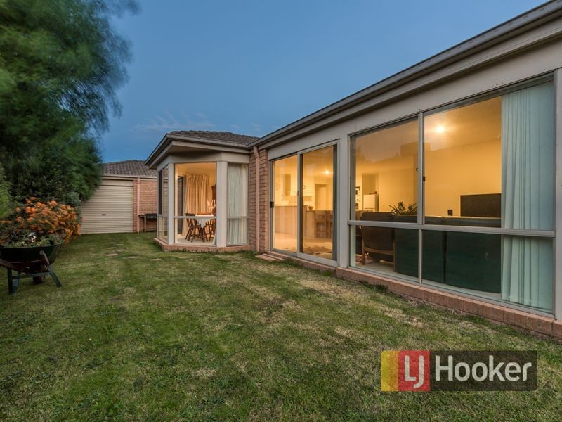 8 Arlington Place, Narre Warren South VIC 3805
