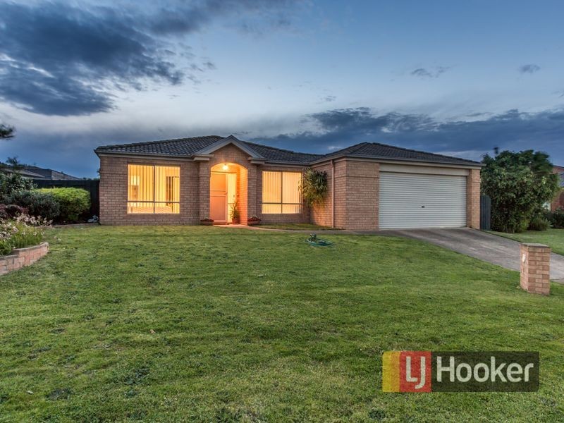 8 Arlington Place, Narre Warren South VIC 3805