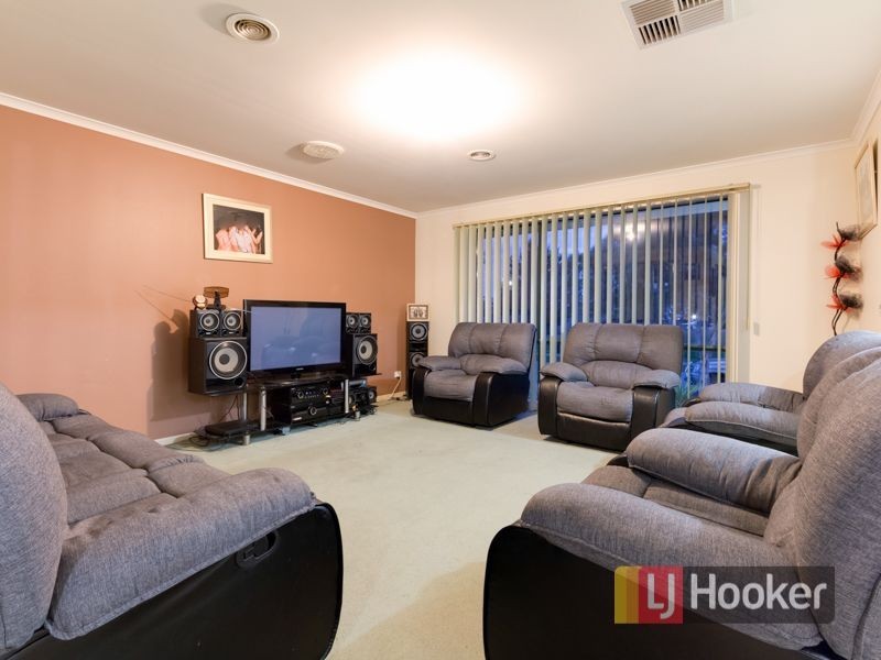 43 Karoonda Way, Hampton Park VIC 3976