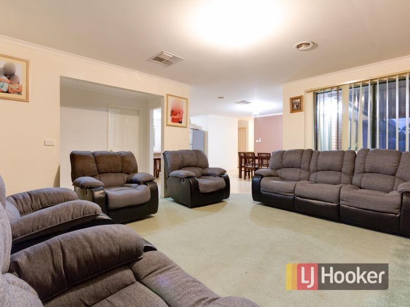 43 Karoonda Way, Hampton Park VIC 3976