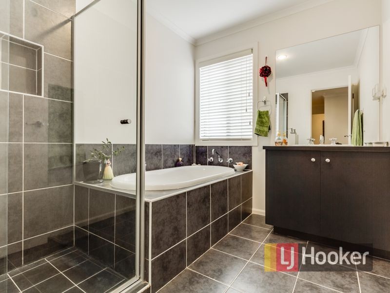 36 Majestic Boulevard, Cranbourne VIC 3977