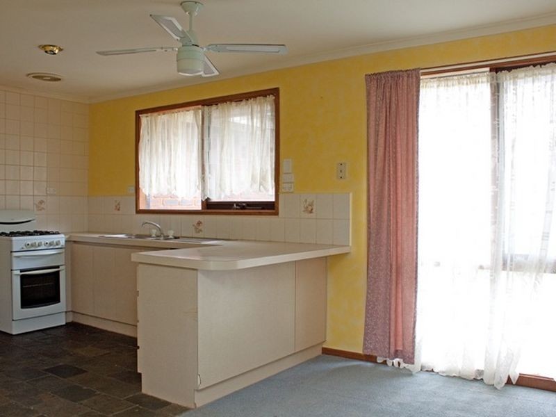 27 Springfield Cres, Hampton Park VIC 3976
