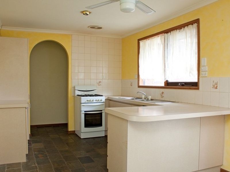 27 Springfield Cres, Hampton Park VIC 3976