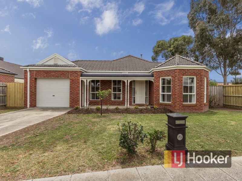 32 Henry Lawson Drive, Lynbrook VIC 3975