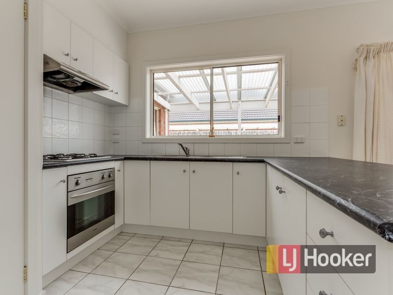 32 Henry Lawson Drive, Lynbrook VIC 3975